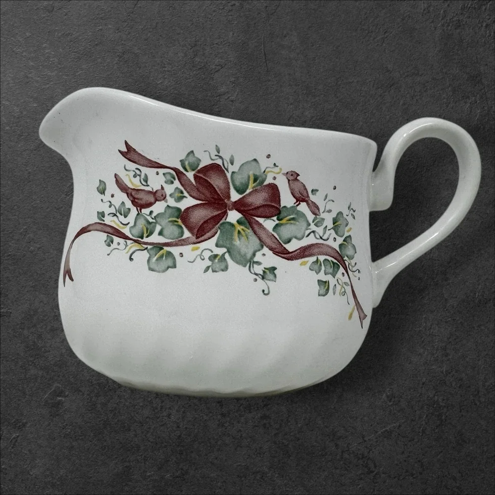 Corelle Holiday‎ CALLAWAY IVY Gravy Boat Red Bird Christmas Handle